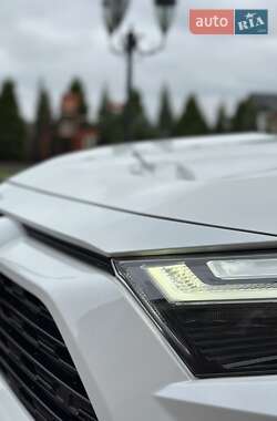 Внедорожник / Кроссовер Toyota RAV4 2022 в 