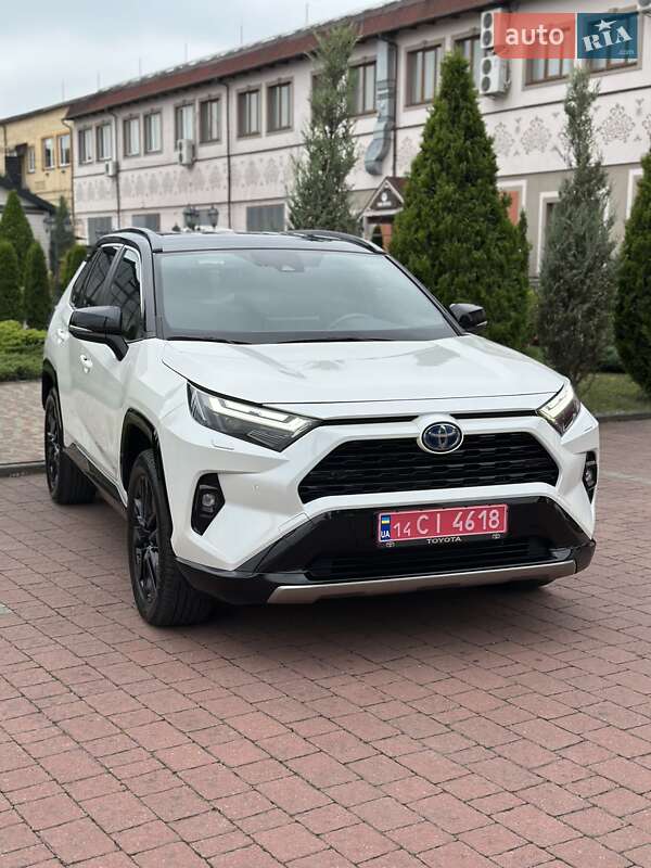 Внедорожник / Кроссовер Toyota RAV4 2022 в 