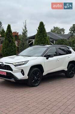 Внедорожник / Кроссовер Toyota RAV4 2022 в 
