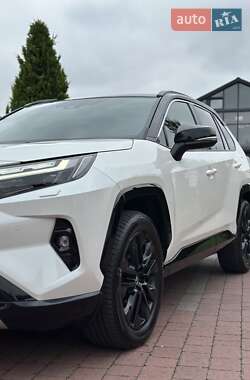 Внедорожник / Кроссовер Toyota RAV4 2022 в 