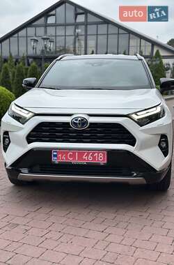Внедорожник / Кроссовер Toyota RAV4 2022 в 