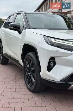 Внедорожник / Кроссовер Toyota RAV4 2022 в 
