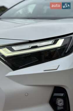 Внедорожник / Кроссовер Toyota RAV4 2022 в 
