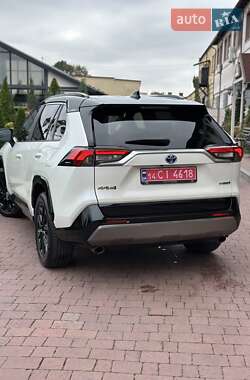 Внедорожник / Кроссовер Toyota RAV4 2022 в 