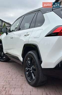Внедорожник / Кроссовер Toyota RAV4 2022 в 