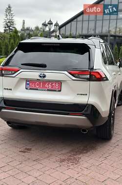 Внедорожник / Кроссовер Toyota RAV4 2022 в 
