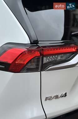 Внедорожник / Кроссовер Toyota RAV4 2022 в 