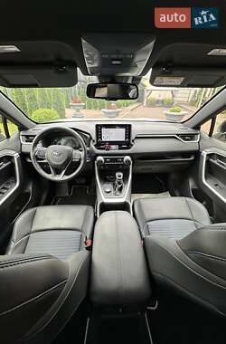 Внедорожник / Кроссовер Toyota RAV4 2022 в 