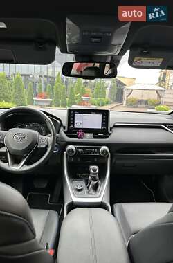 Внедорожник / Кроссовер Toyota RAV4 2022 в 