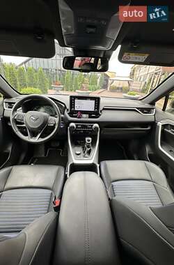 Внедорожник / Кроссовер Toyota RAV4 2022 в 