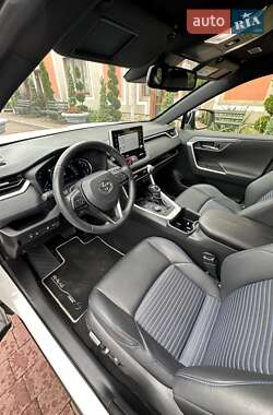 Внедорожник / Кроссовер Toyota RAV4 2022 в 