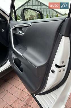 Внедорожник / Кроссовер Toyota RAV4 2022 в 