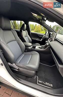 Внедорожник / Кроссовер Toyota RAV4 2022 в 