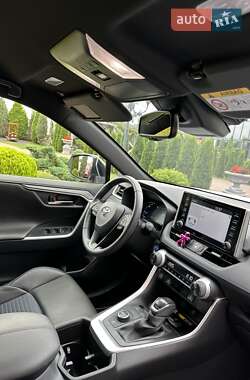 Внедорожник / Кроссовер Toyota RAV4 2022 в 