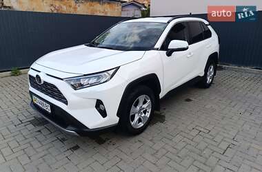 Внедорожник / Кроссовер Toyota RAV4 2020 в 