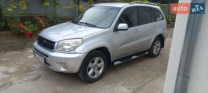Позашляховик / Кросовер Toyota RAV4 2004 в Чернівцях