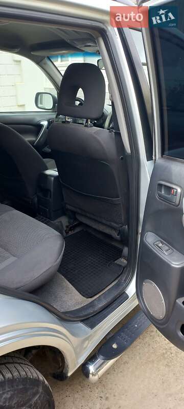 Позашляховик / Кросовер Toyota RAV4 2004 в Чернівцях