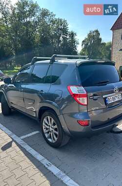 Внедорожник / Кроссовер Toyota RAV4 2011 в 