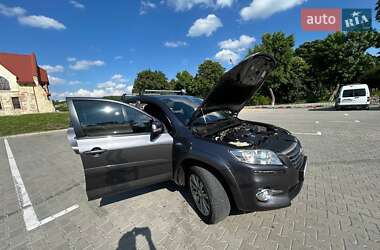 Внедорожник / Кроссовер Toyota RAV4 2011 в 