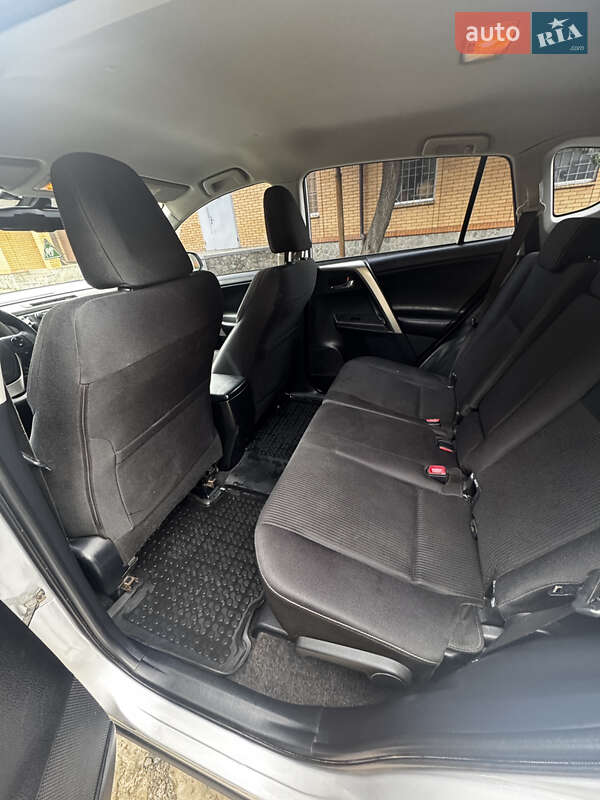 Позашляховик / Кросовер Toyota RAV4 2013 в Ромнах