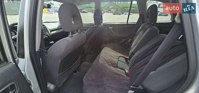 Позашляховик / Кросовер Toyota RAV4 2004 в Одесі