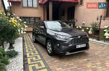 Позашляховик / Кросовер Toyota RAV4 2021 в Тячеві