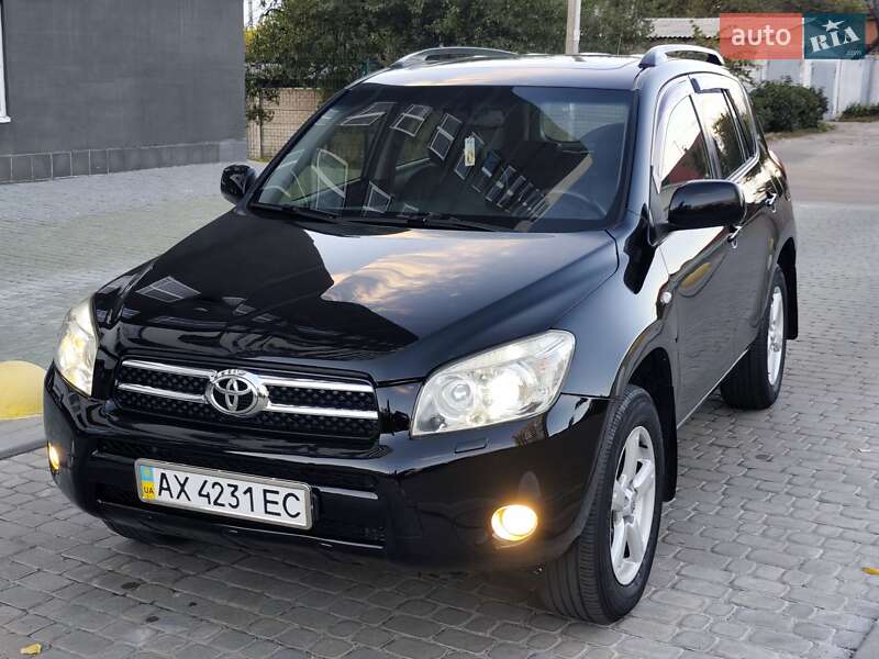 Внедорожник / Кроссовер Toyota RAV4 2007 в 