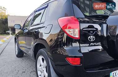 Внедорожник / Кроссовер Toyota RAV4 2007 в 