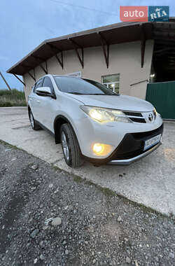 Внедорожник / Кроссовер Toyota RAV4 2013 в Хусте