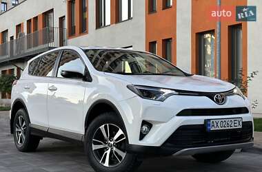 Позашляховик / Кросовер Toyota RAV4 2017 в Києві