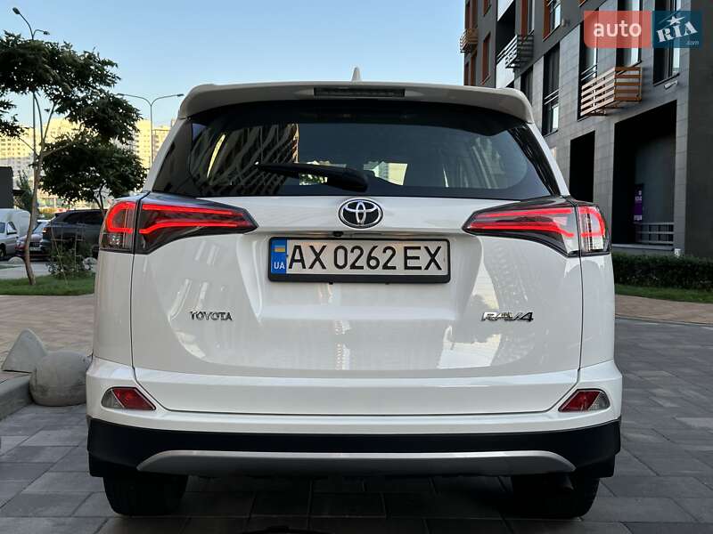 Внедорожник / Кроссовер Toyota RAV4 2017 в Киеве