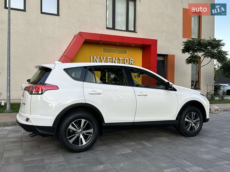 Внедорожник / Кроссовер Toyota RAV4 2017 в Киеве