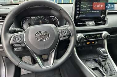 Внедорожник / Кроссовер Toyota RAV4 2021 в 