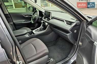 Внедорожник / Кроссовер Toyota RAV4 2021 в 