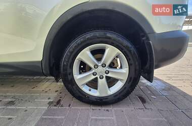 Внедорожник / Кроссовер Toyota RAV4 2013 в 