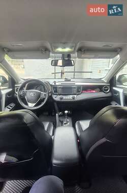 Внедорожник / Кроссовер Toyota RAV4 2013 в 