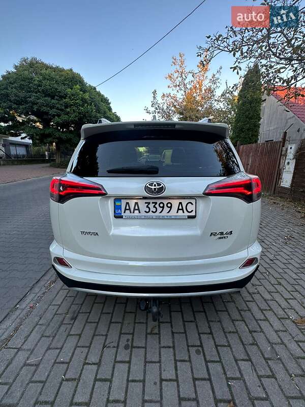 Позашляховик / Кросовер Toyota RAV4 2017 в Києві