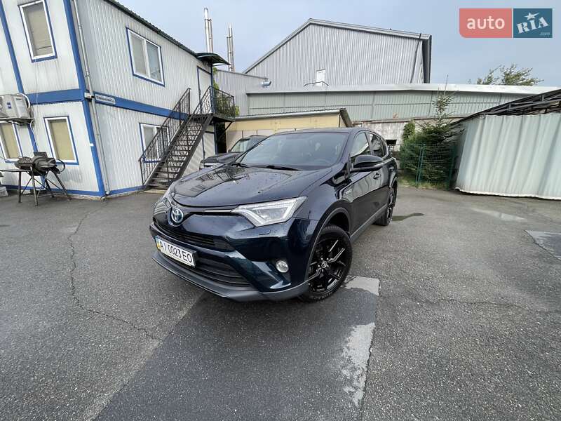Позашляховик / Кросовер Toyota RAV4 2018 в 