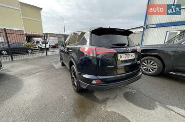 Позашляховик / Кросовер Toyota RAV4 2018 в 