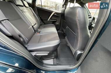 Позашляховик / Кросовер Toyota RAV4 2018 в 