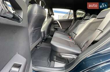 Позашляховик / Кросовер Toyota RAV4 2018 в 