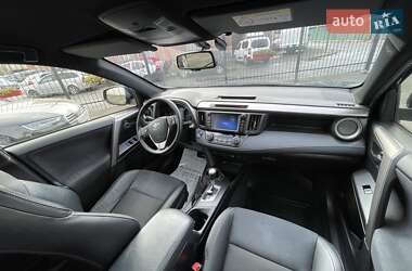Позашляховик / Кросовер Toyota RAV4 2018 в 