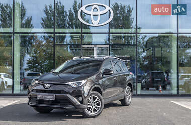 Позашляховик / Кросовер Toyota RAV4 2018 в Дніпрі