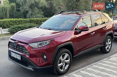 Внедорожник / Кроссовер Toyota RAV4 2020 в Киеве
