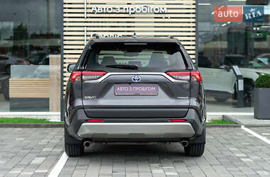 Внедорожник / Кроссовер Toyota RAV4 2024 в 