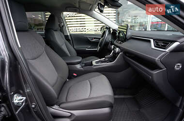 Внедорожник / Кроссовер Toyota RAV4 2024 в 