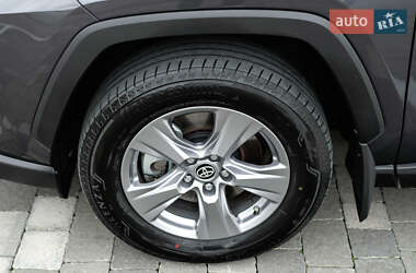 Внедорожник / Кроссовер Toyota RAV4 2024 в 