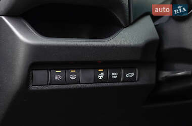 Внедорожник / Кроссовер Toyota RAV4 2024 в 