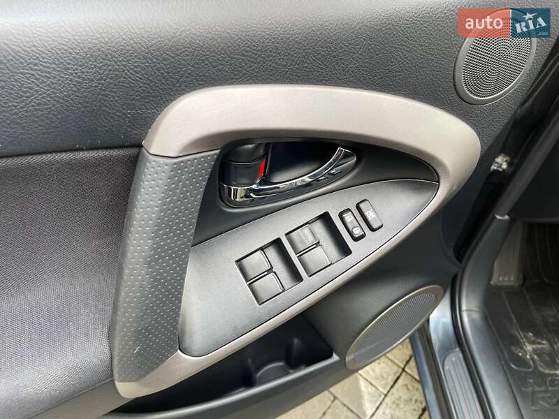 Позашляховик / Кросовер Toyota RAV4 2008 в Києві фото 8 Позашляховик / Кросовер Toyota RAV4 2008 в Києві