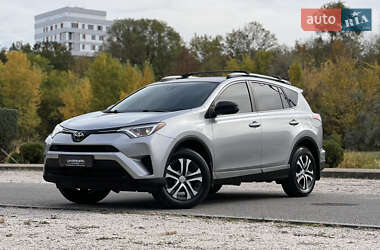 Внедорожник / Кроссовер Toyota RAV4 2018 в 